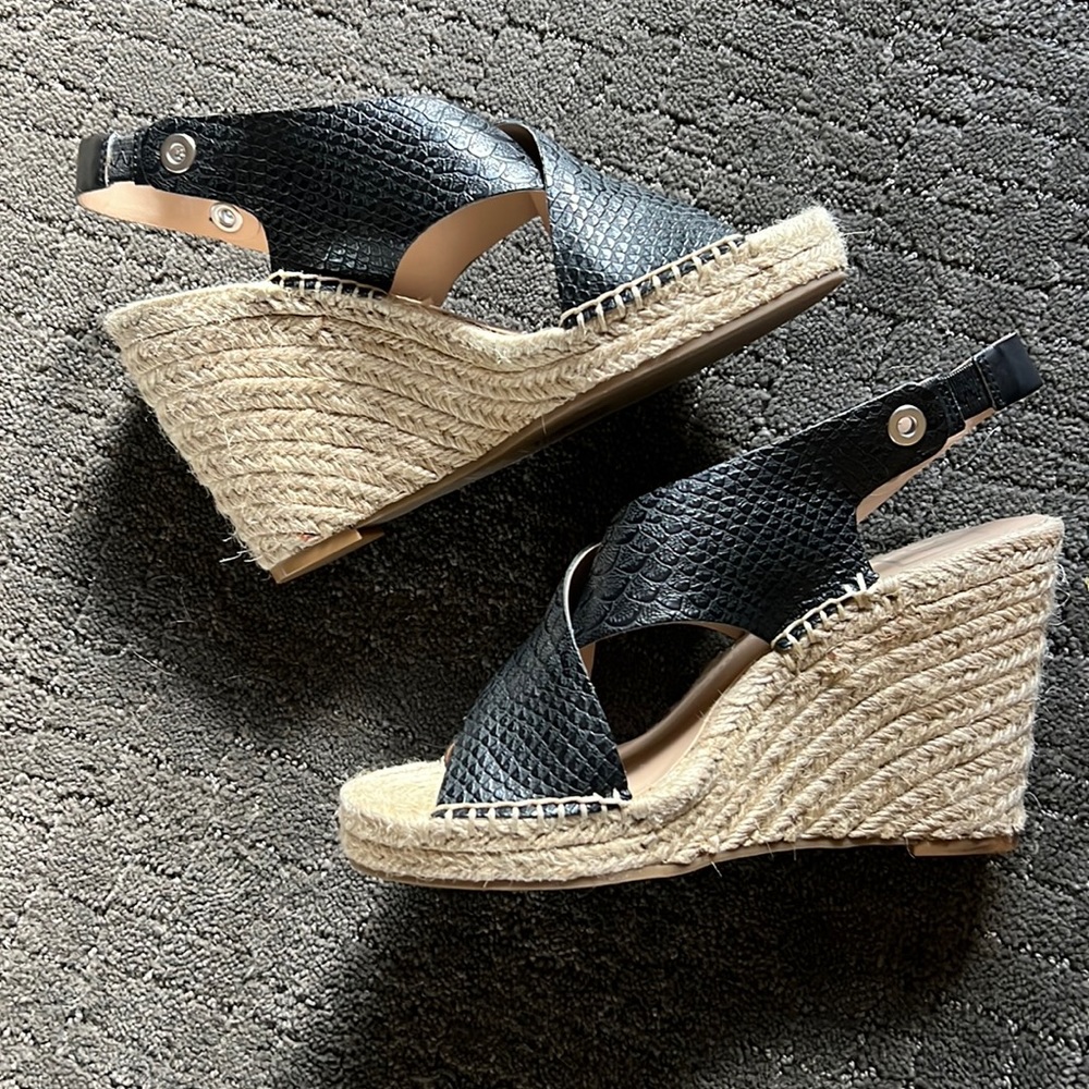 NWOT DV Dolce Vita Espadrille Savoy Wedges Black Snakeskin Straps Size 7.5